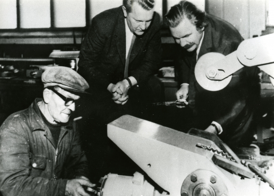 Suunnittelua konepajalla 1960-luvulla